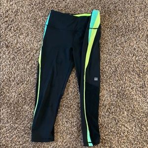 Victoria secret size small Capri pants